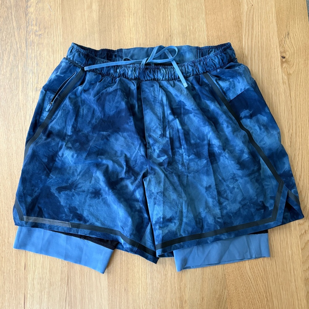 Lululemon Men’s Surge Short 6 Size Large Boldlines Blue Tye Dye
